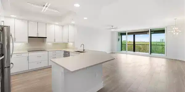 425 Cove Tower DR