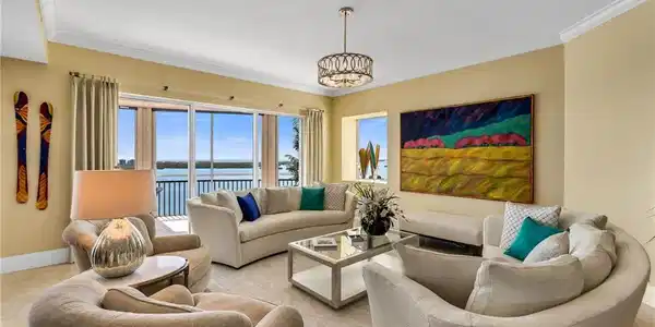 Image 2: Living Room