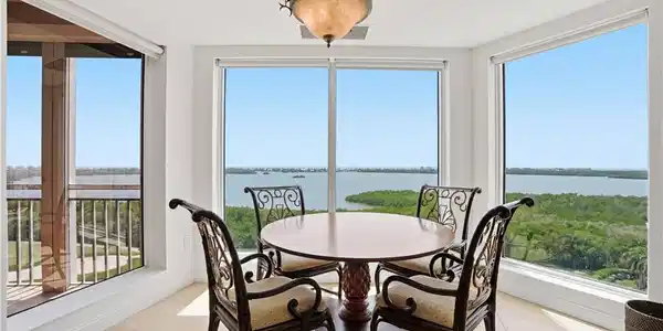 Image 2: Enjoy breathtaking views day and night.