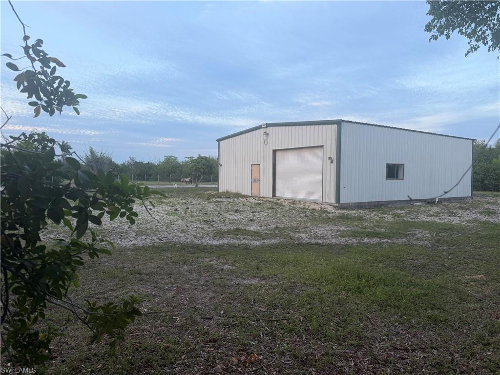 Image 2: Outbuilding with 5 cleared flat acres with fqantastic location.