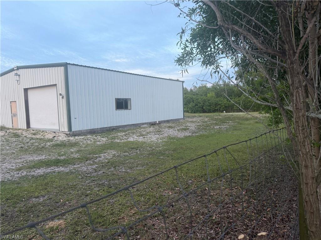 Image 4: Side that runs along Saddlewood