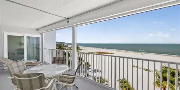 Image 2: Direct beach views for awesome sunsets