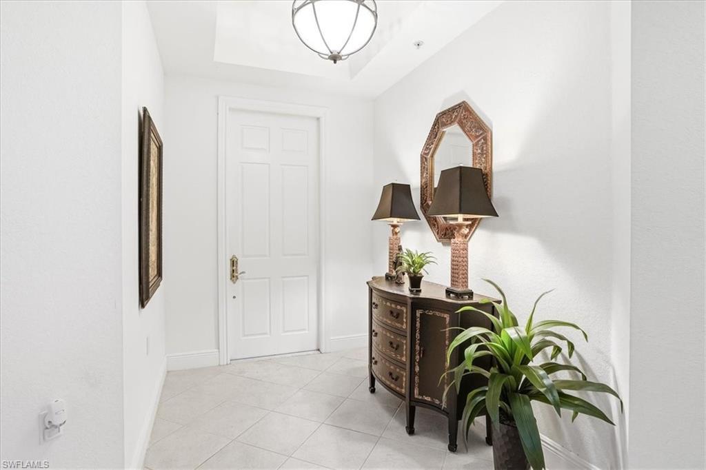 Image 4: Foyer