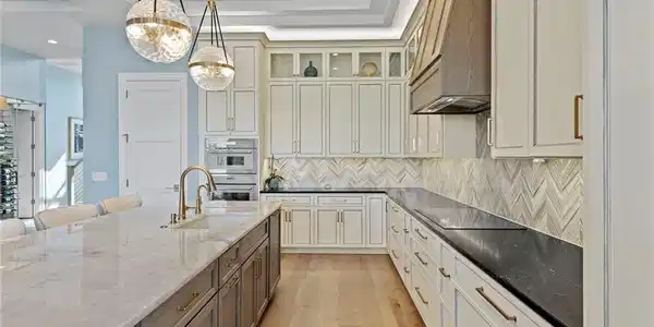 211 San Mateo DR