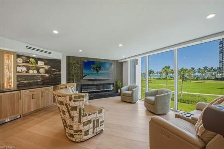 4401 Gulf Shore BLVD N