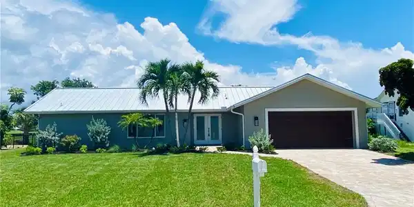 1073 Sand Castle RD