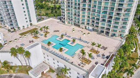 3000 Oasis Grand BLVD
