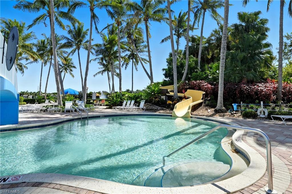Image 2: Resort Style Pool