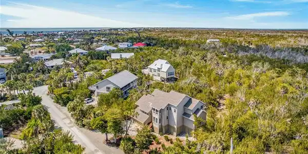 Image 3: Drone / aerial view