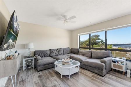 12498 Riverside DR