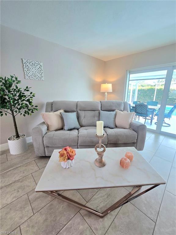 Image 4: Comfortable, classy furnishings