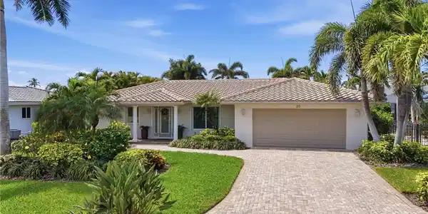 20 Bayview BLVD