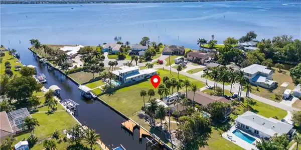 1820 Marina CIR