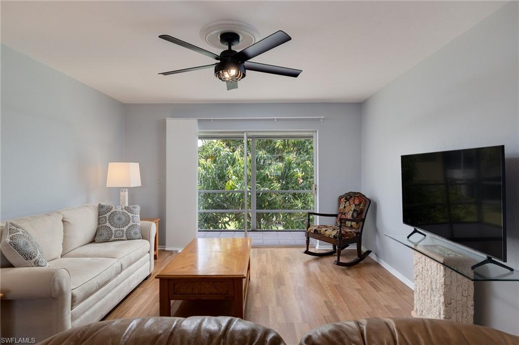 Image 2: Living room with furniture