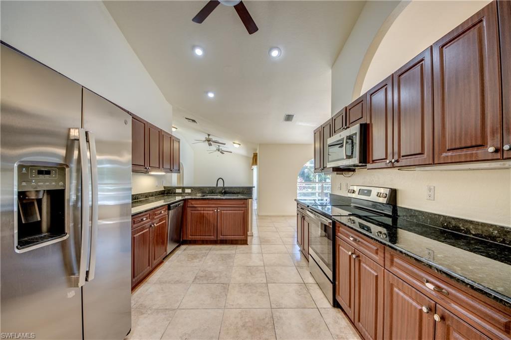 Image 2: Kitchen