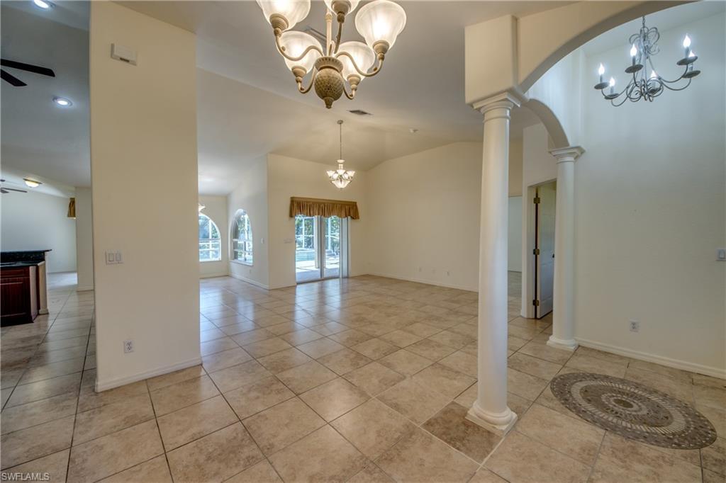 Image 3: Foyer