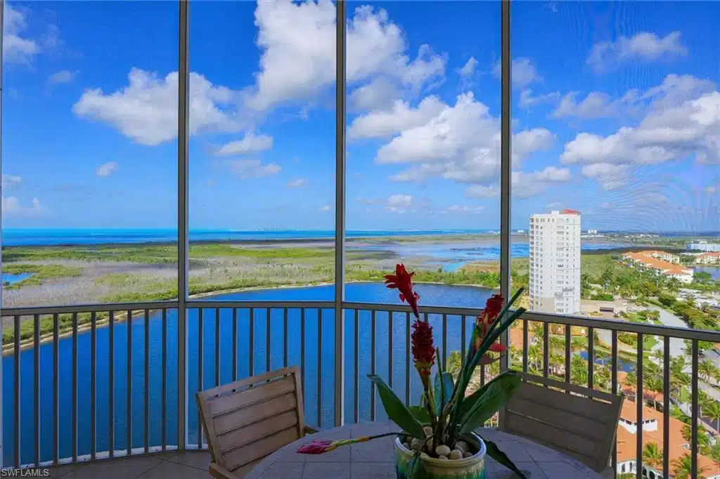 Image 1: ENDLESS_sparkling_W_water_views