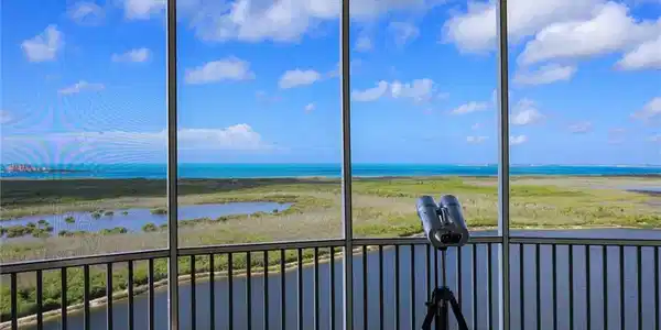 Image 2: Watery_horizon_meets_blue_sky