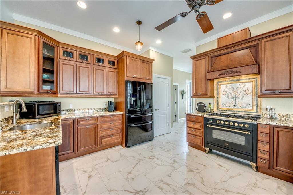 Image 2: Kitchen