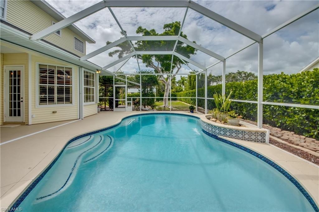 Image 3: Pool