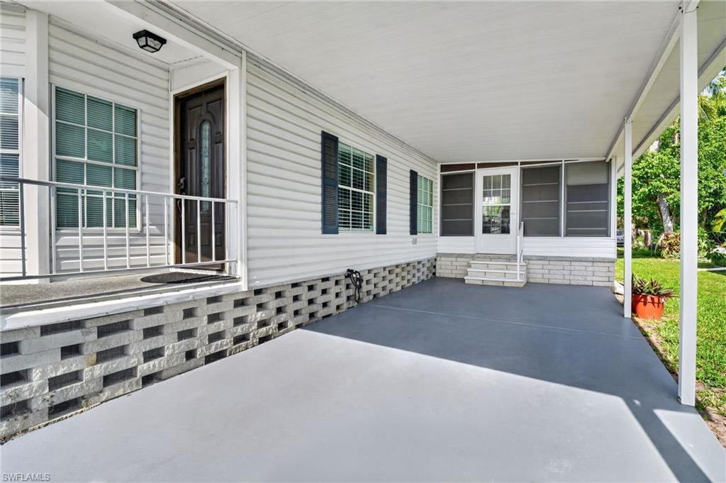 Image 2: Carport