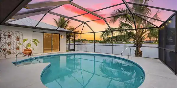 Image 3: Pool
