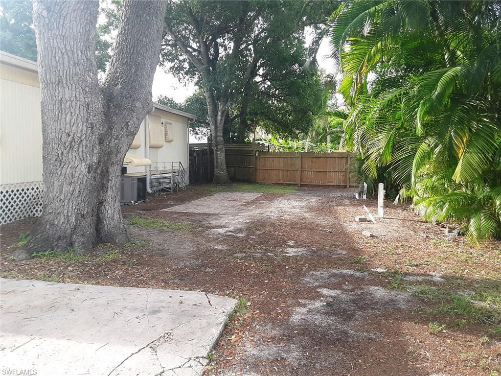 Image 2: Lot at Circle Oaks