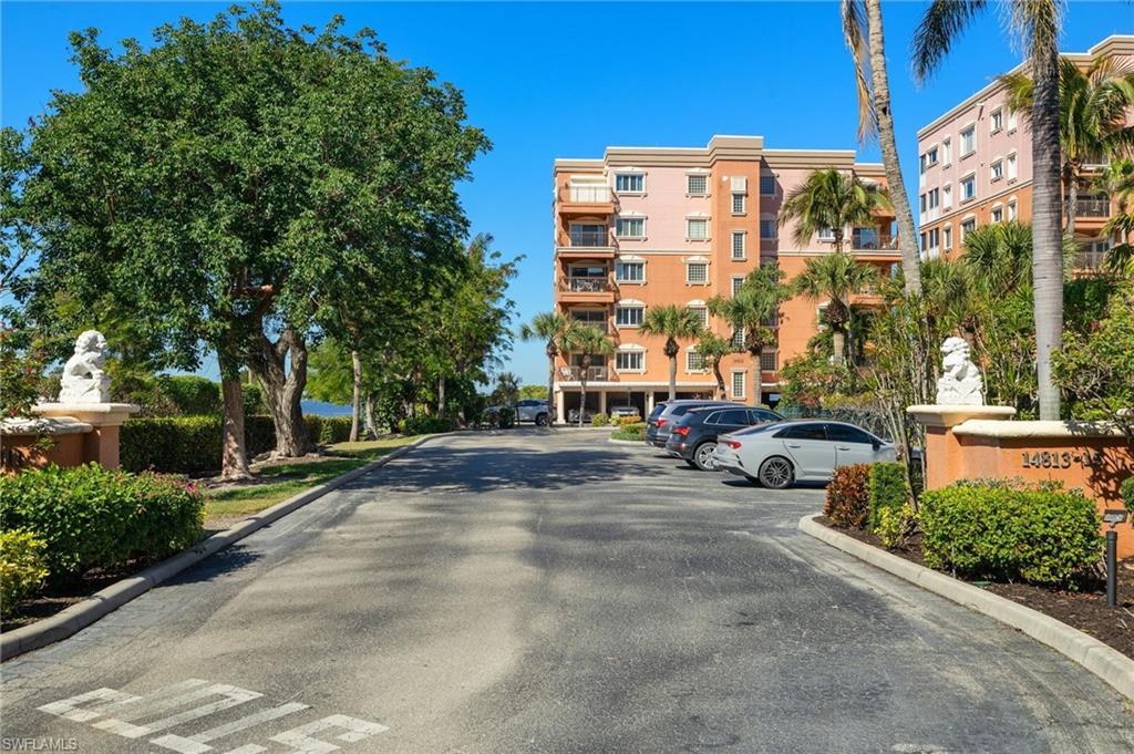 Image 1: Harbor Place Entry