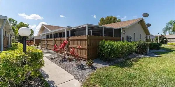15600 Crystal Lake DR