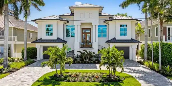250 6th ST W