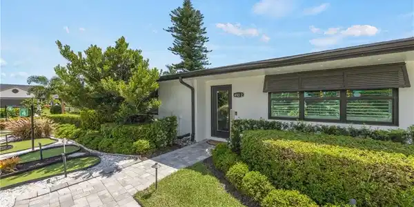 493 Willet AVE