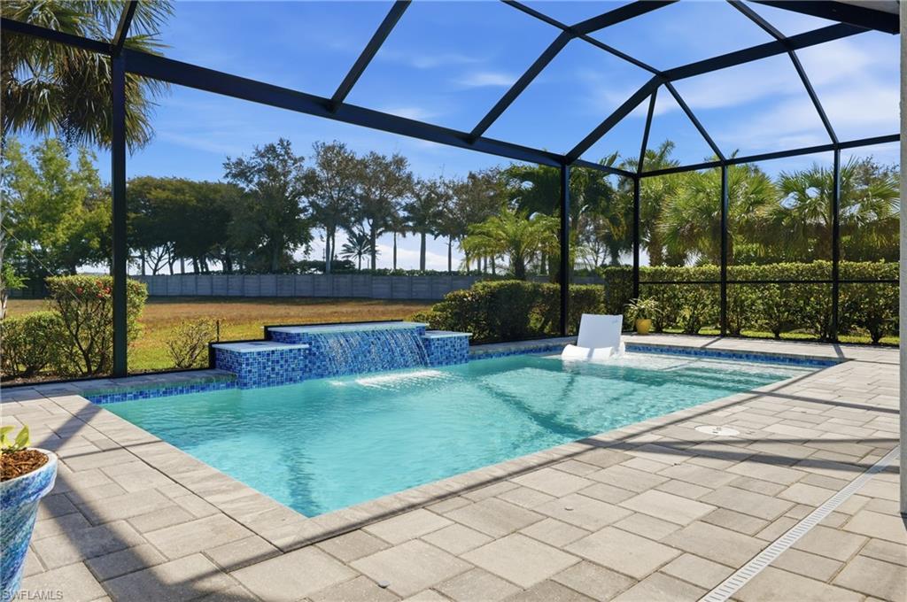 Image 2: Panoramic pool cage screen allowing unobstructed outdoor views