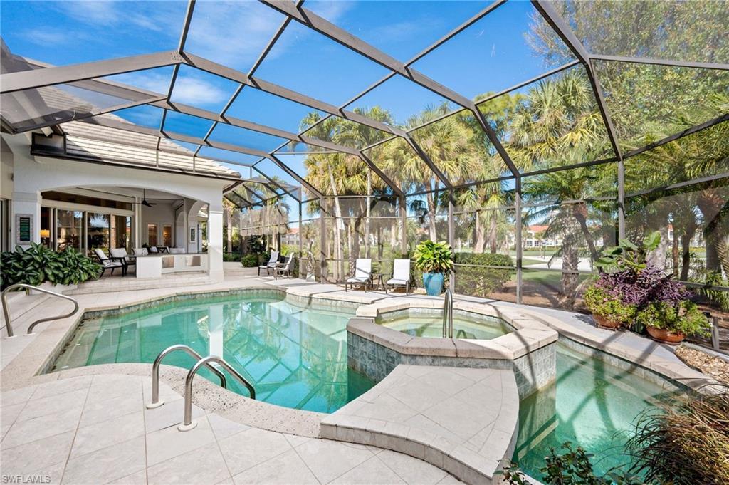 Image 4: Pool with Spa