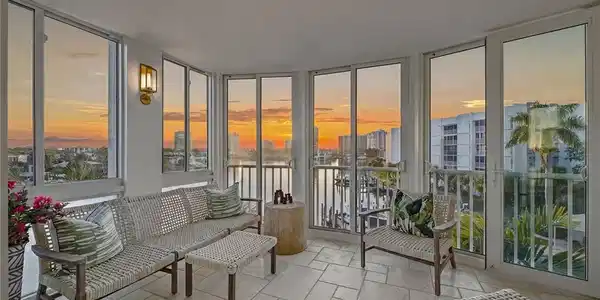 400 Park Shore DR