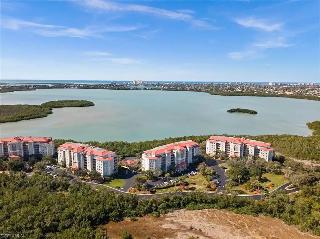 Image 1: Gorgeous Barfield Bay