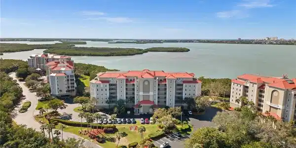 Image 2: Vintage Bay on Barfield Bay