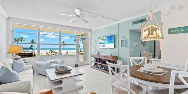 220 Seaview CT