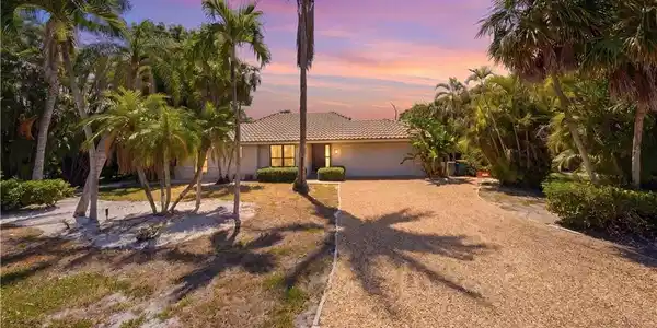 1323 Par View DR