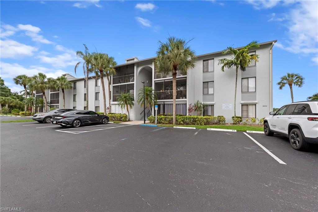 Image 2: Front of Condominium