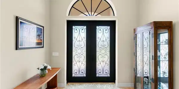 Image 3: Grand double door entry