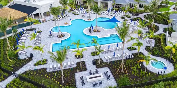 Image 4: Resort style amenities