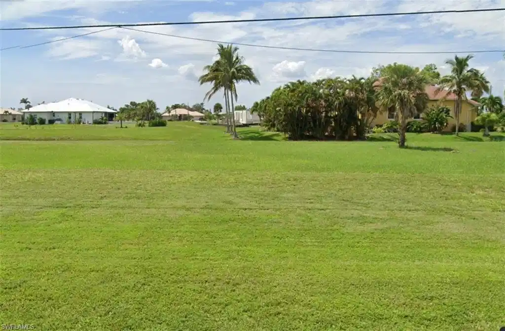 Image 1: View of property from the street