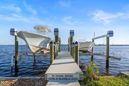 2504 Bayshore DR