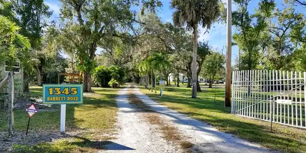 Image 3: Private Drive