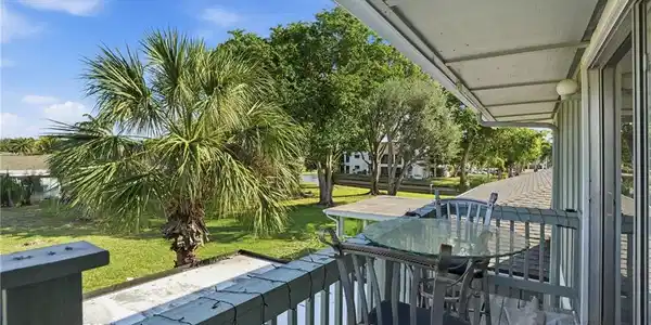 Image 3: View of balcony