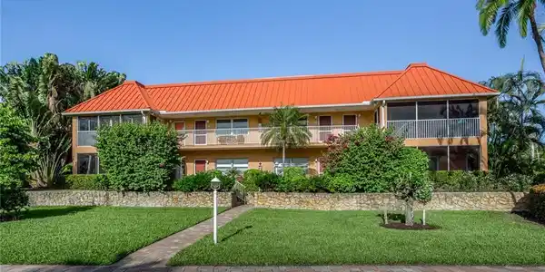 805 E Gulf DR