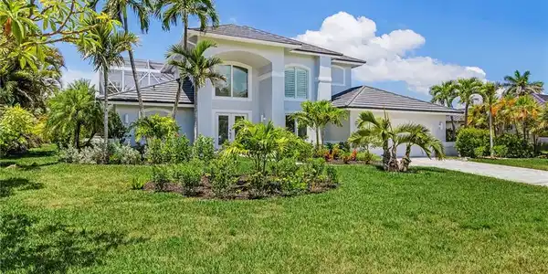 896 Limpet DR