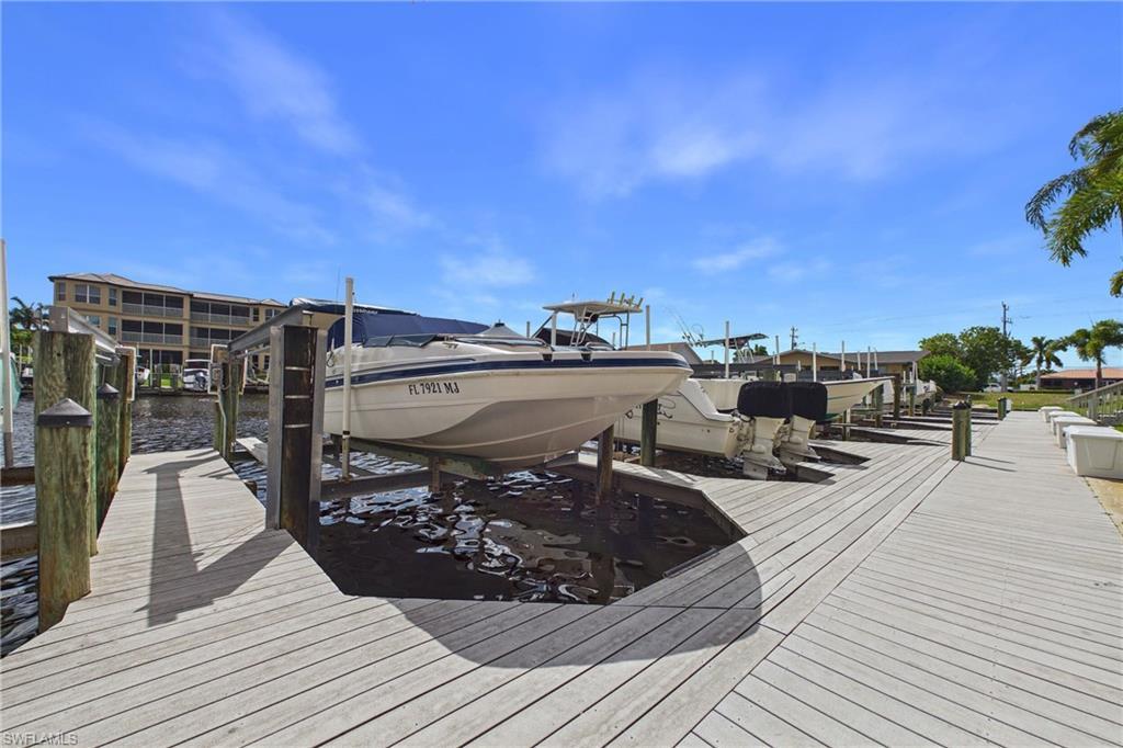 Image 1: DEEDED Dock with boat lift.