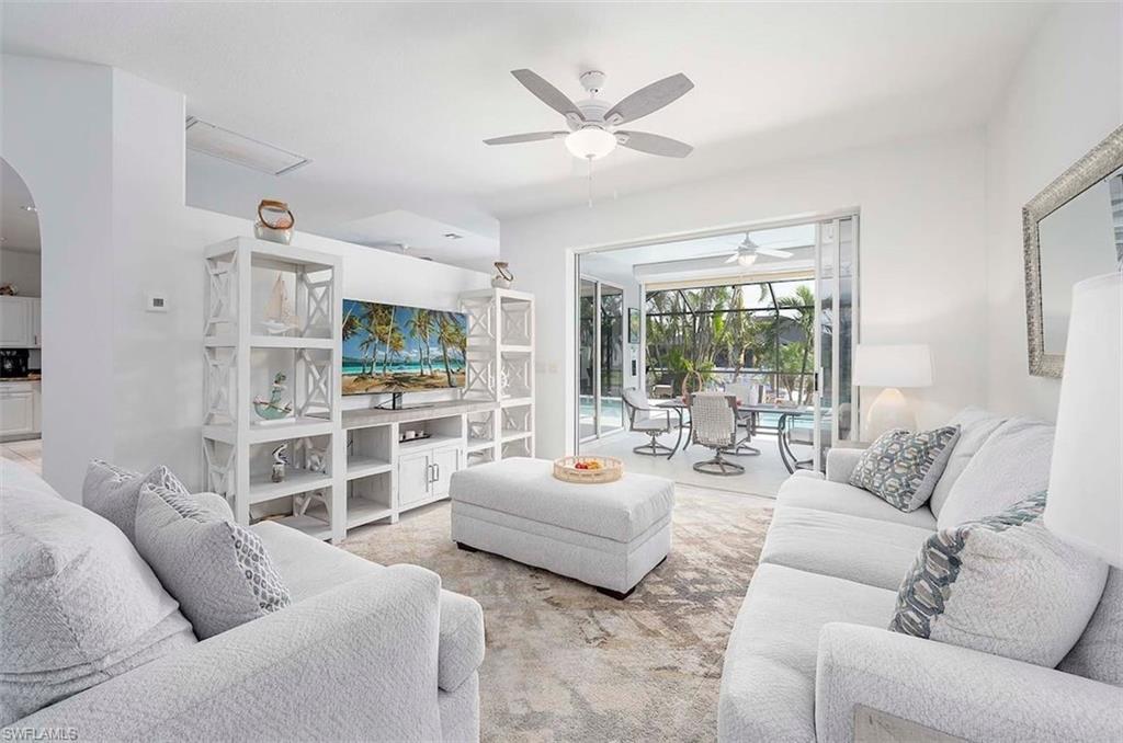 Image 4: Living Room