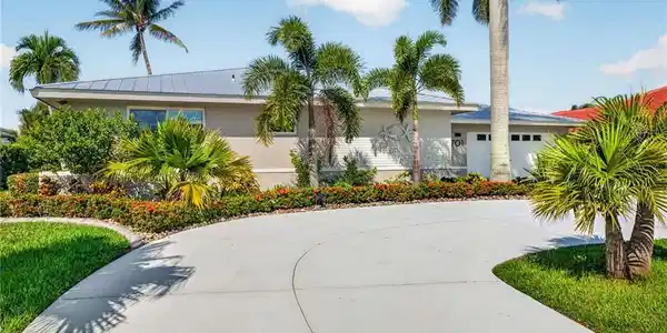 701 Santa Margerita LN